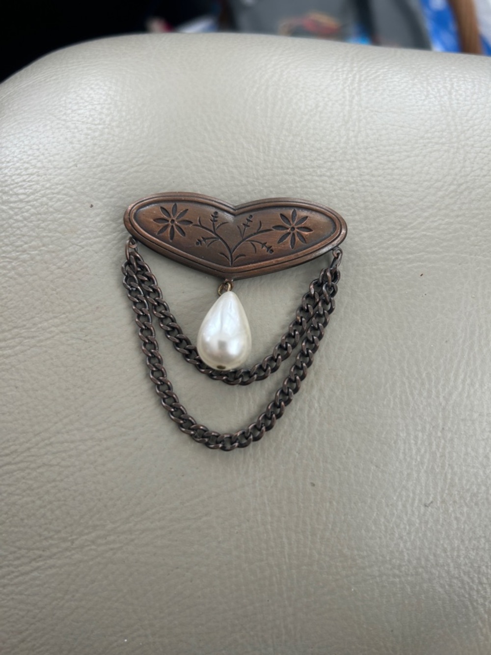 Vintage Style Copper Tone Heart Brooch Pearl Dangle Chain Detail‎ Boho